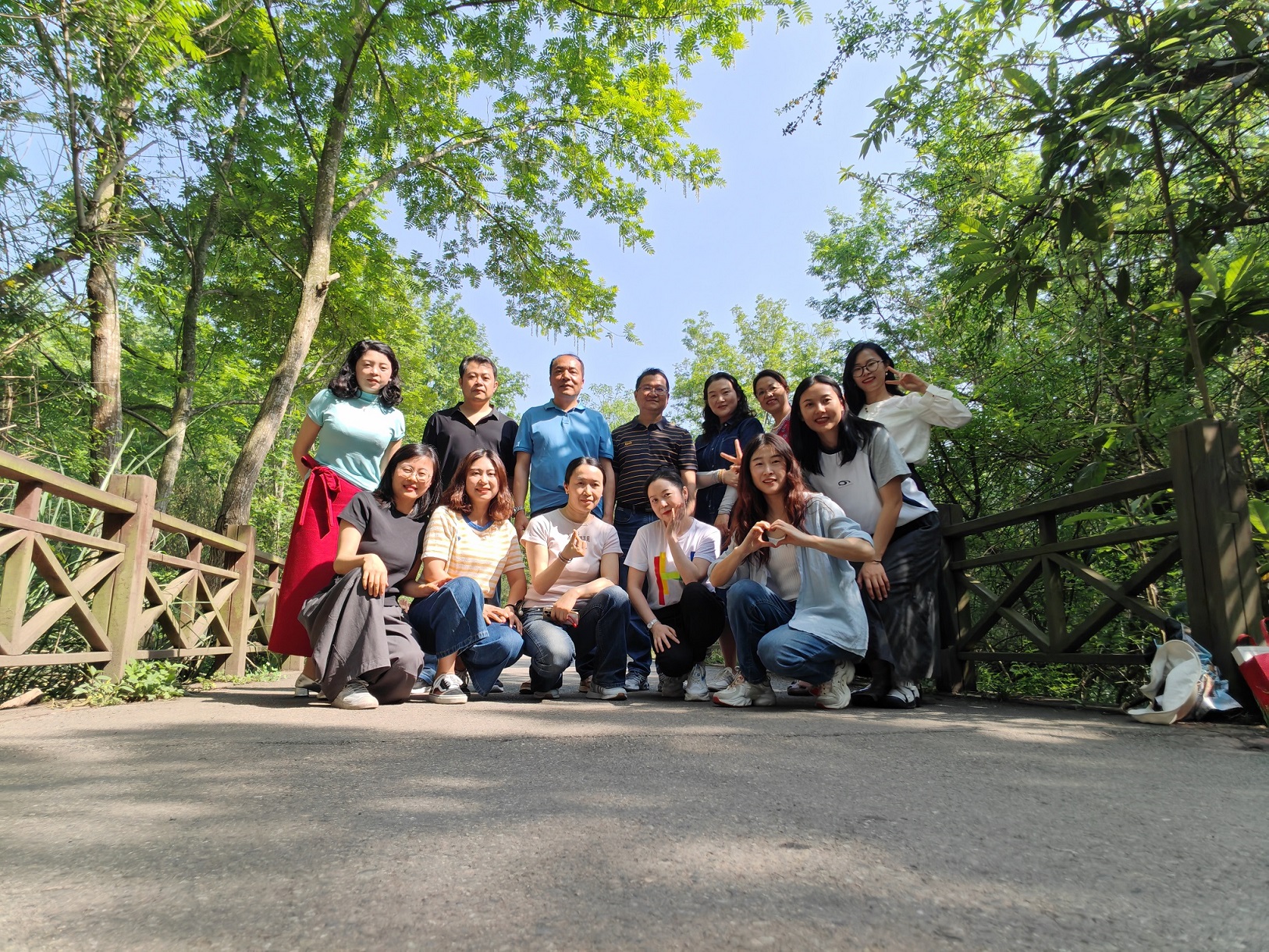 书香伴花香  春日阅自然