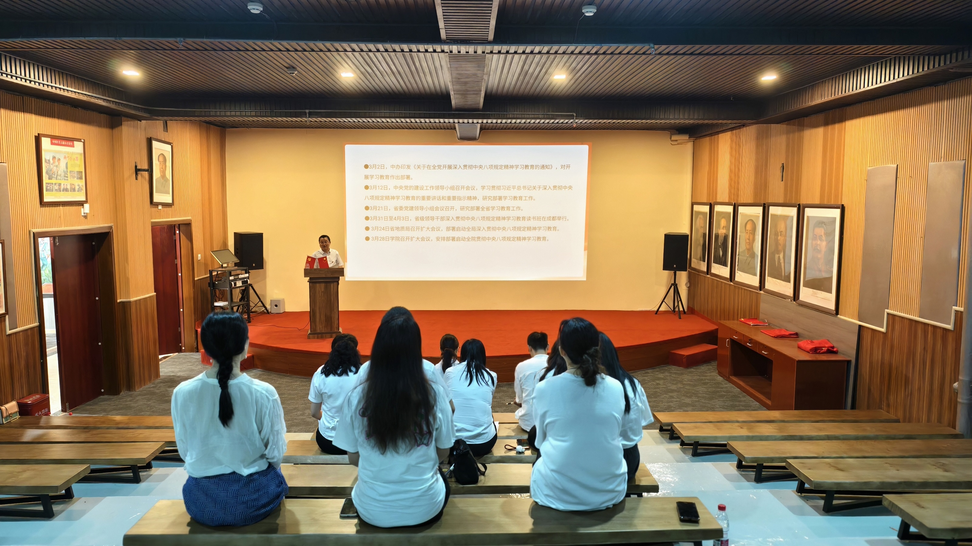 服务管理第二党支部开展深入学习领会中央八项规定及其实施细则精神专题党课