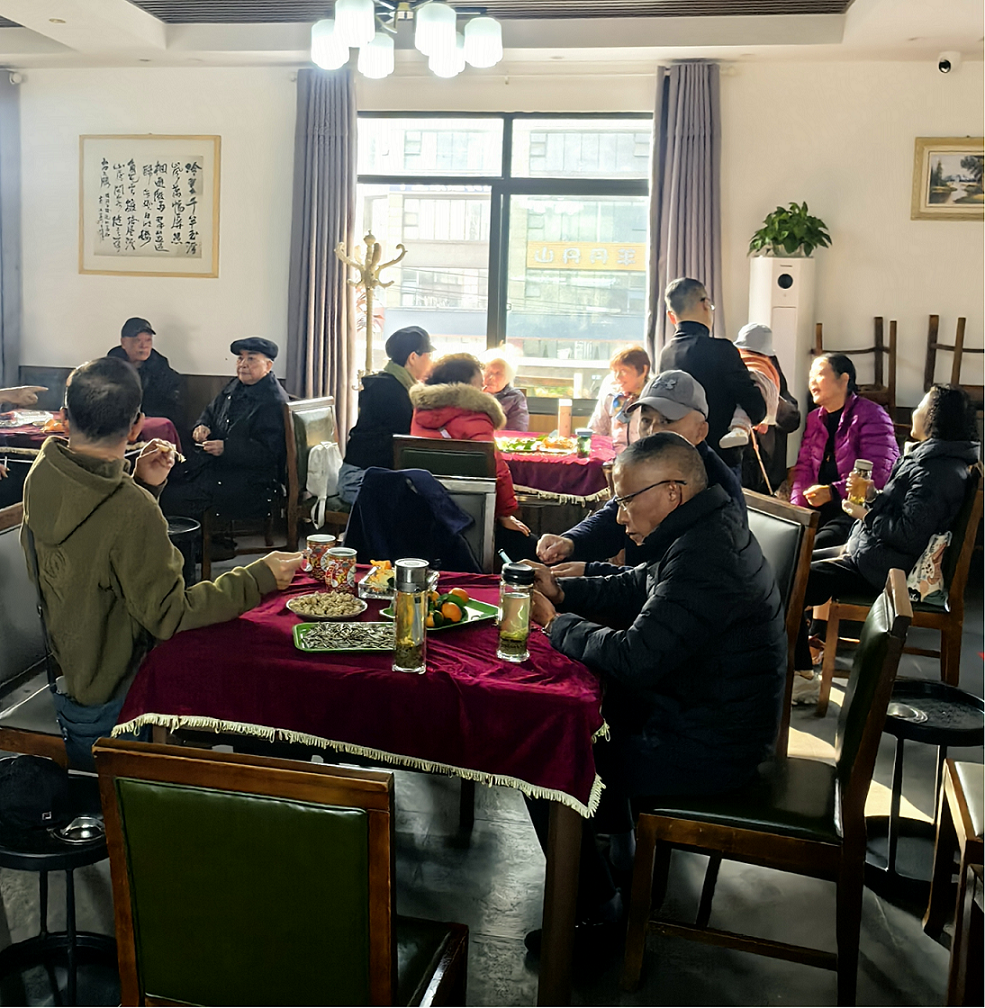 “银龄心向党 共话新征程”