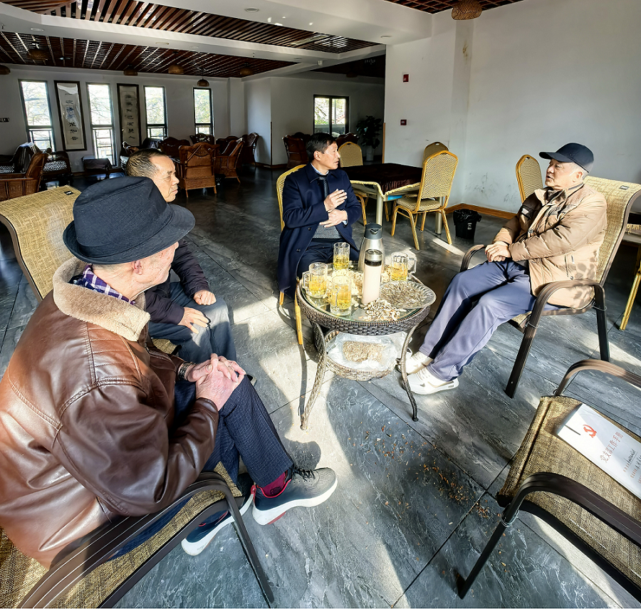 学院退休第四党支部开展 “锦门温情聚 畅享好时光”主题党日