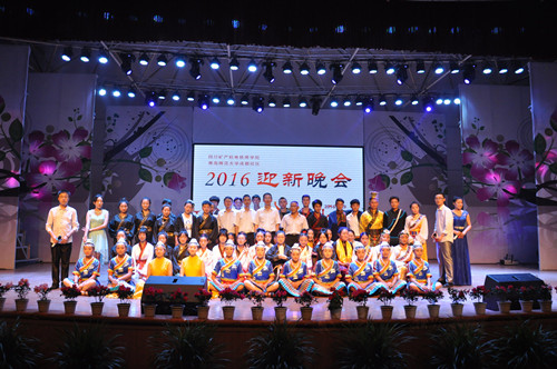 幼师专业欢庆喜迎新生，轻歌曼舞方显学生风采