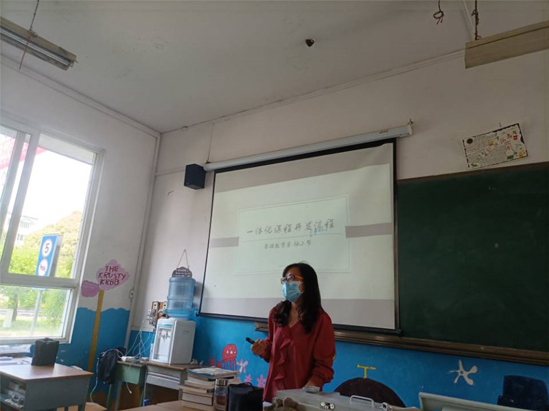 基础教育系召开“一体化课程开发流程”教研会