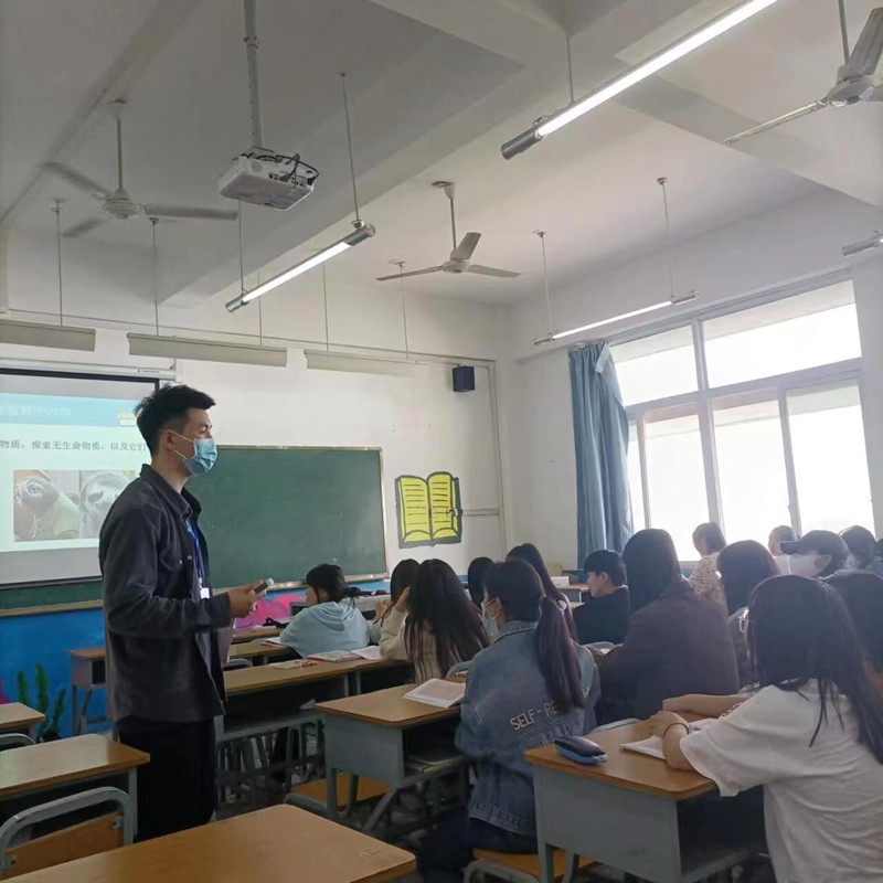 基础教育系开展《走进课堂》教研活动