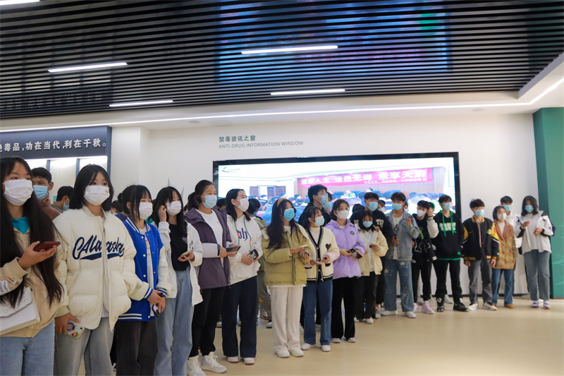 参观禁毒教育基地 筑牢青春禁毒防线