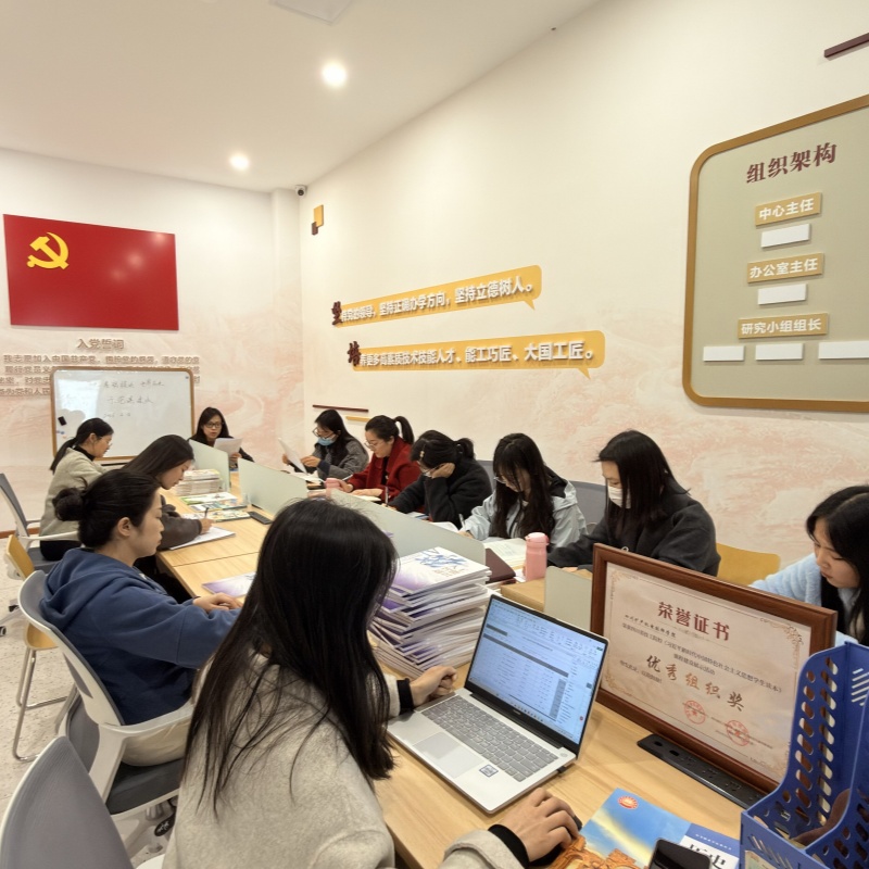 深研思政精神，共筑精品历史课堂