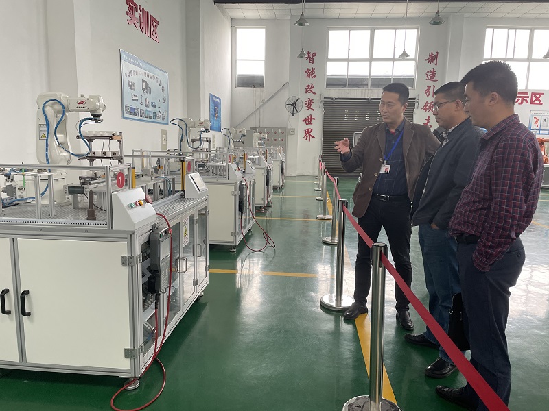 强化专业建设，促进人才培养