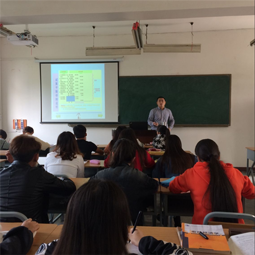 我校开展公开课听评课交流活动