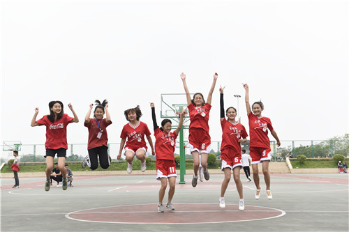 青春飞扬 我院旅游管理16101班获得女子篮球赛第一名