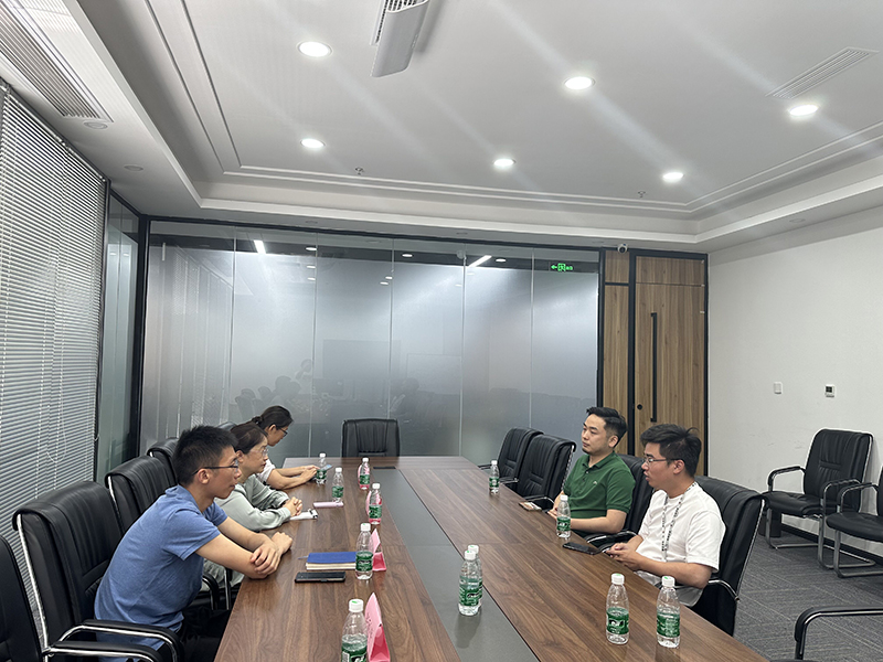 调研交流话发展 访企拓岗促就业