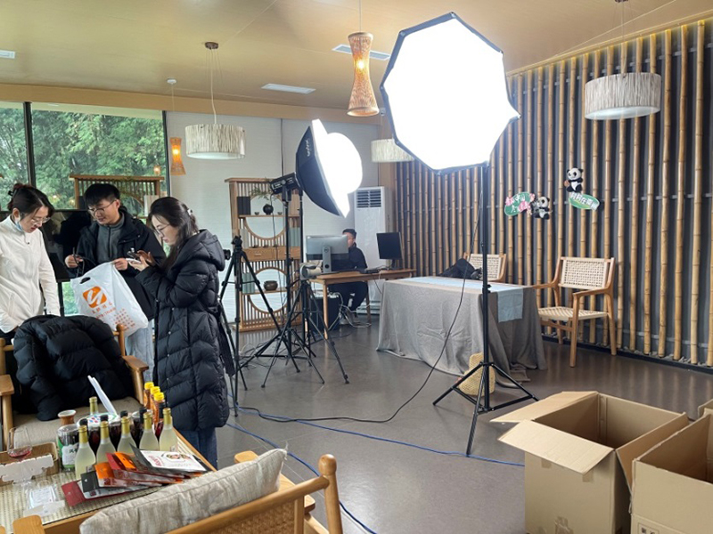 线上助农，直播“带货”