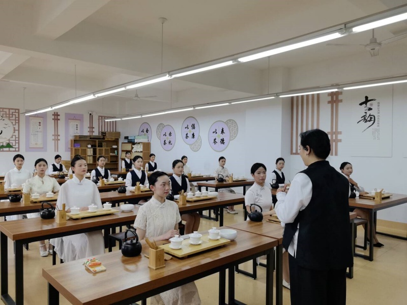 以赛促学强技能 经管学子展风采