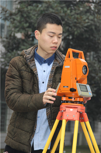 管理工程系建工专业测量实习顺利结束