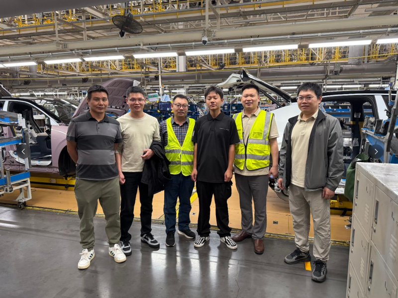 校企联动暖人心 实地探访护成长