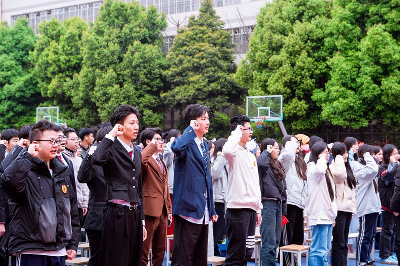 十八芳华承壮志 青春逐梦启新程