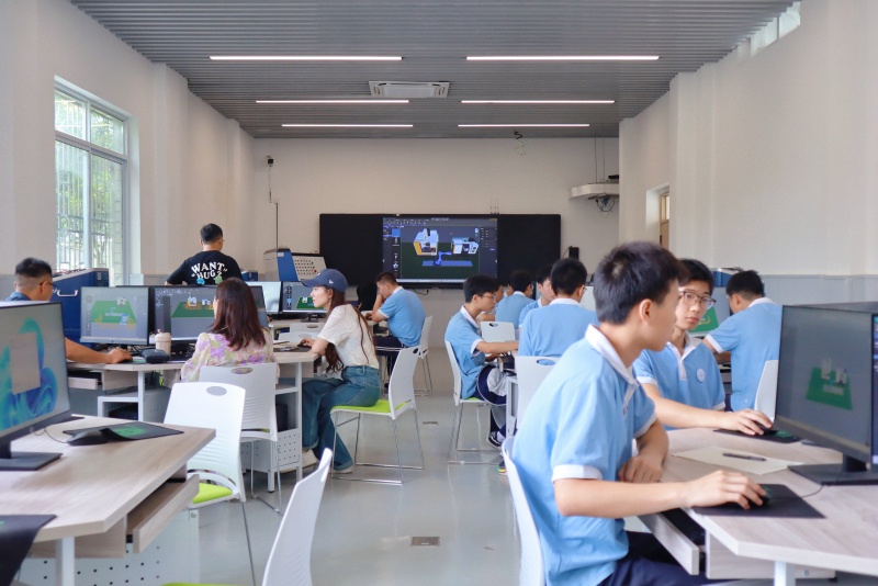 智能制造系组织虚拟仿真培训