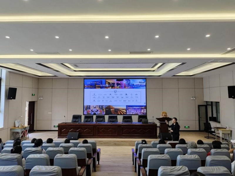 成都富力丽思卡尔顿酒店来学院开展实习宣讲招聘